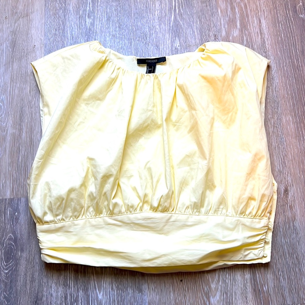 Forever 21 light yellow women’s woven crop top size L
